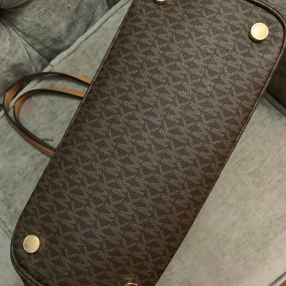 COPY - Michael Kors Tote - Picture 6 of 14